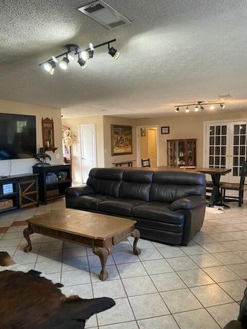 979 Walnut Grove School Road, Waynesburg, KY 40489