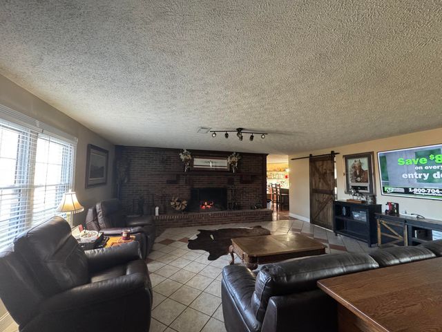 979 Walnut Grove School Road, Waynesburg, KY 40489