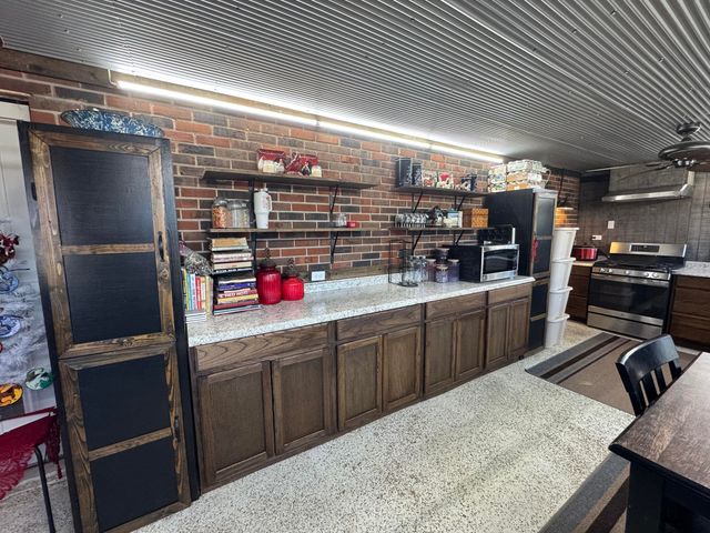 979 Walnut Grove School Road, Waynesburg, KY 40489