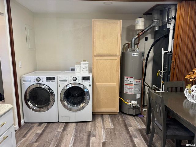 801 W 5TH Street, Flora, IL 62839