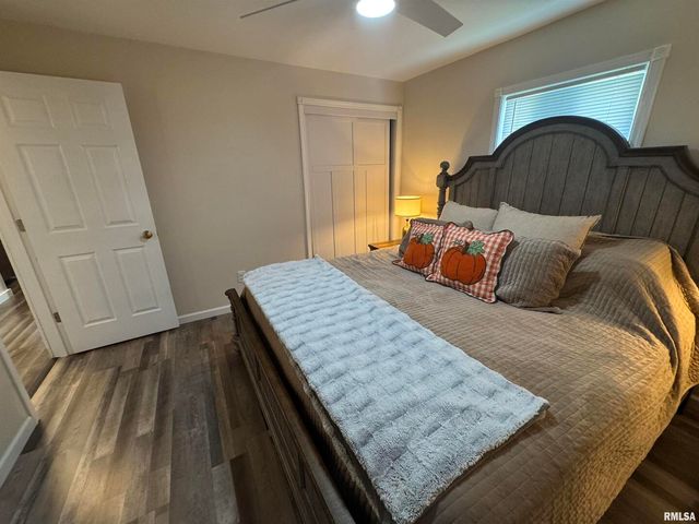 801 W 5TH Street, Flora, IL 62839