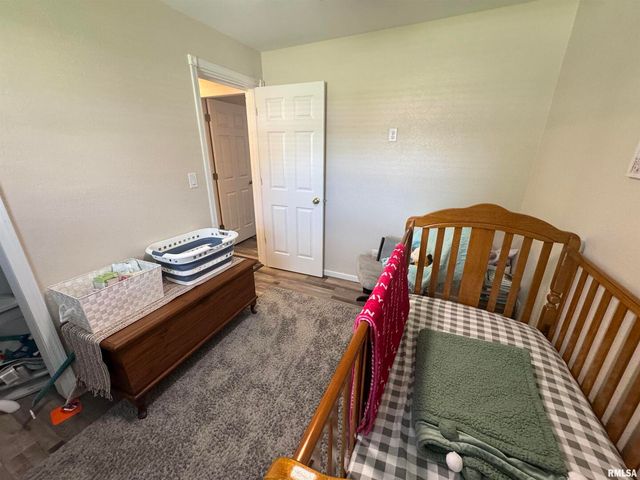 801 W 5TH Street, Flora, IL 62839