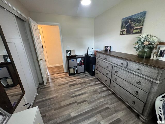 801 W 5TH Street, Flora, IL 62839