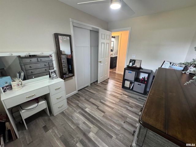 801 W 5TH Street, Flora, IL 62839