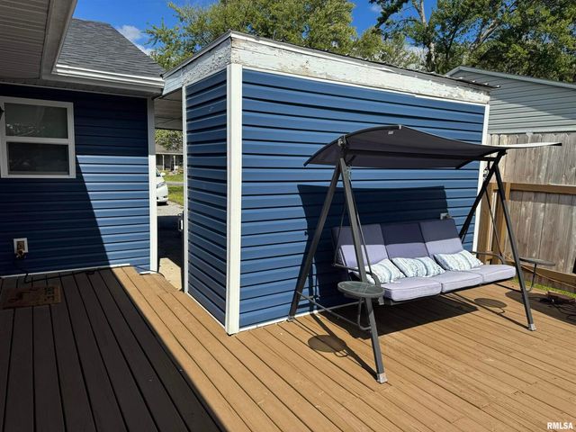 801 W 5TH Street, Flora, IL 62839