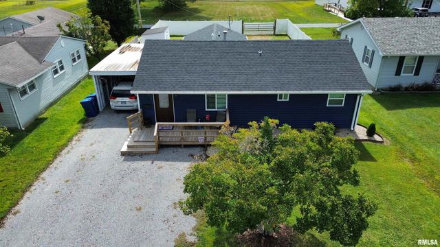 801 W 5TH Street, Flora, IL 62839