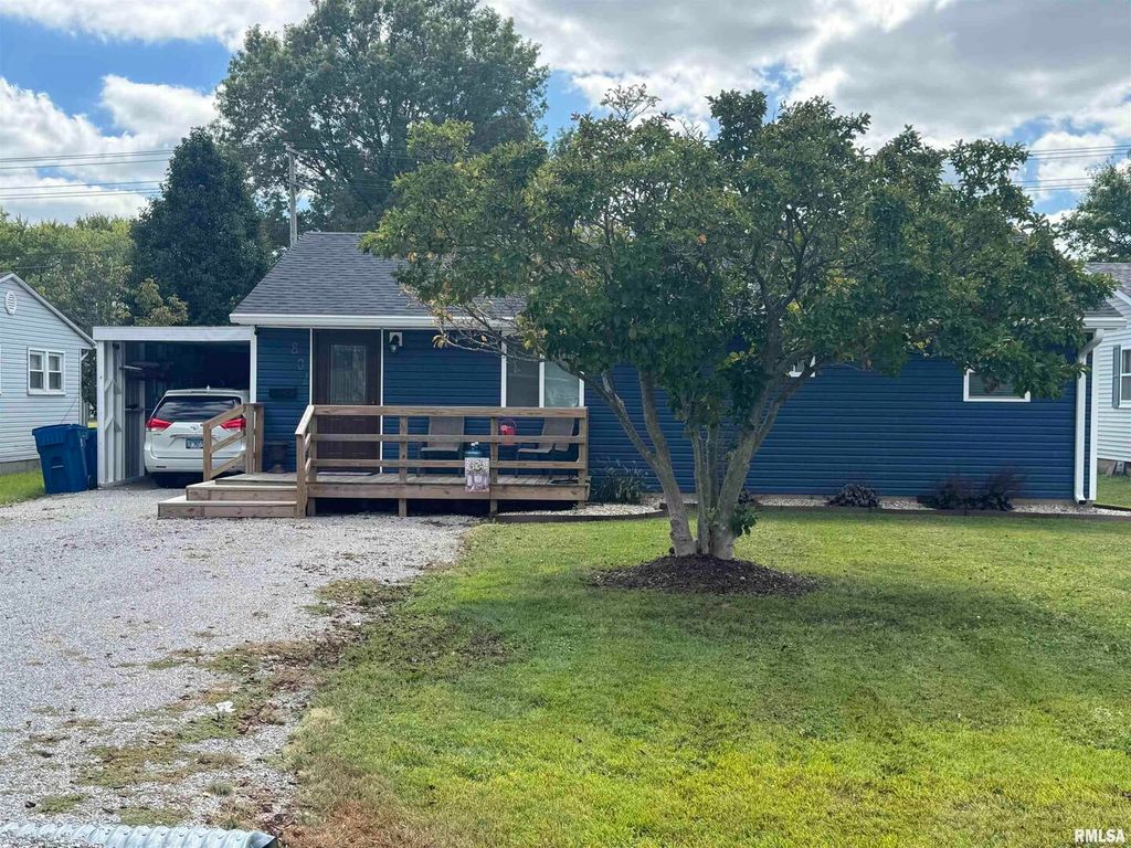 801 W 5TH Street, Flora, IL 62839