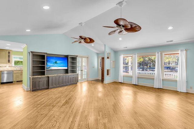 6911 Buckhorn Road, Ravenel, SC 29470