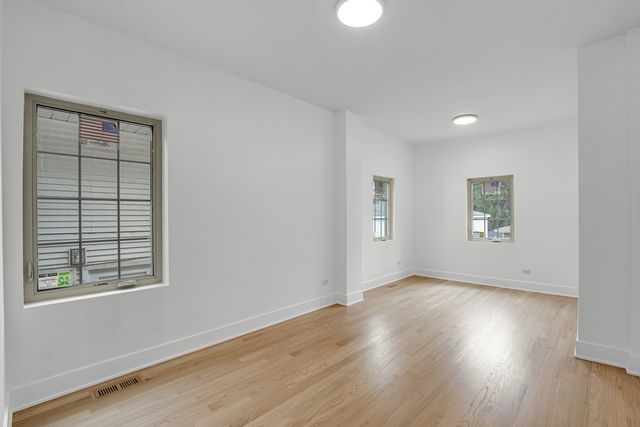 4915 N Kostner Avenue, Chicago, IL 60630