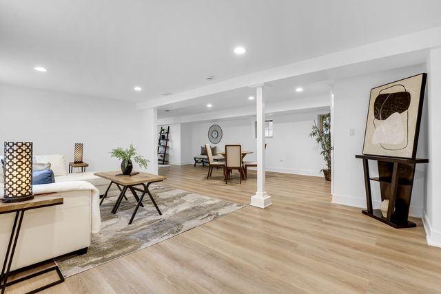 4915 N Kostner Avenue, Chicago, IL 60630