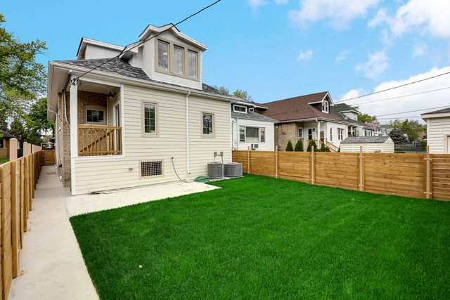 4915 N Kostner Avenue, Chicago, IL 60630