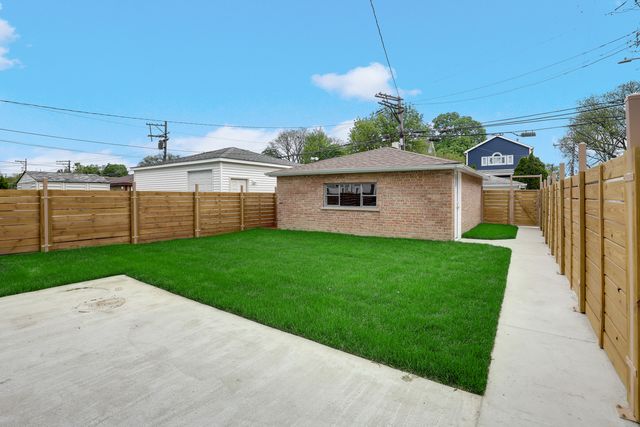 4915 N Kostner Avenue, Chicago, IL 60630