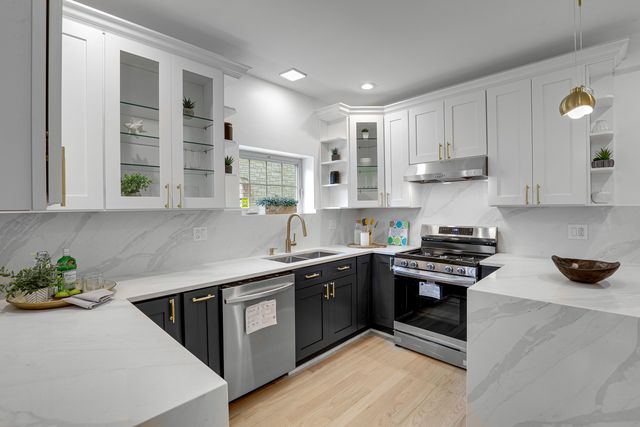 4915 N Kostner Avenue, Chicago, IL 60630