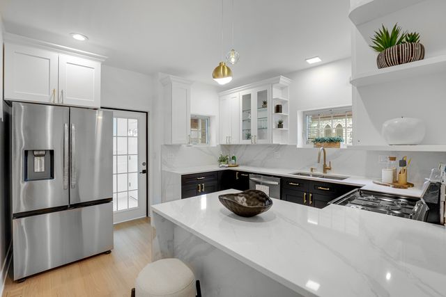 4915 N Kostner Avenue, Chicago, IL 60630
