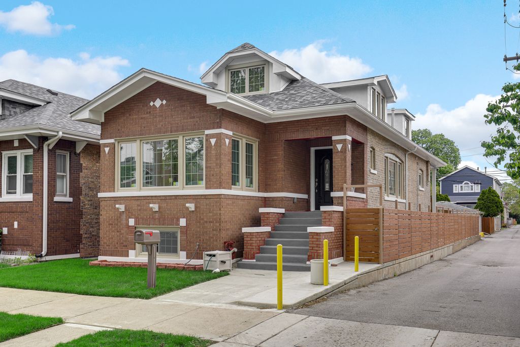 4915 N Kostner Avenue, Chicago, IL 60630