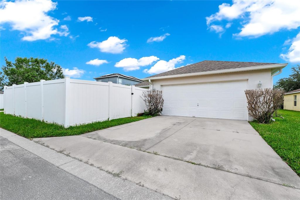 Image 3 of property listing at 13812 CEPHEUS DRIVE, Orlando, FL 32828