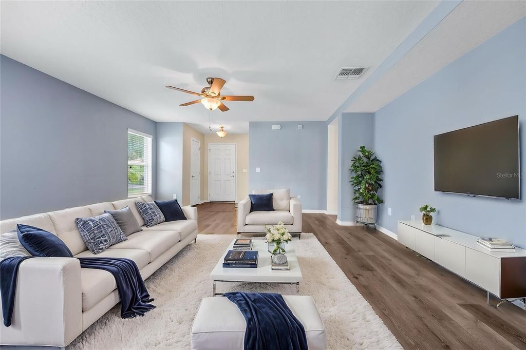 Image 4 of property listing at 13812 CEPHEUS DRIVE, Orlando, FL 32828