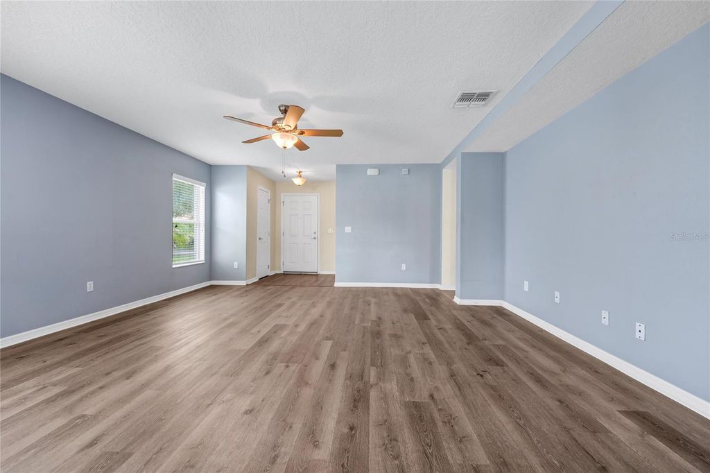 Image 5 of property listing at 13812 CEPHEUS DRIVE, Orlando, FL 32828