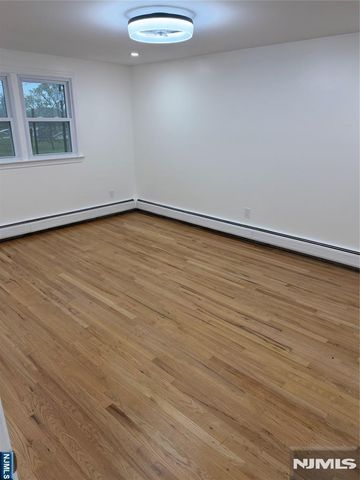 322 Roosevelt Avenue, Lyndhurst, NJ 07071