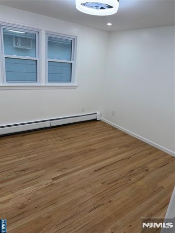 322 Roosevelt Avenue, Lyndhurst, NJ 07071