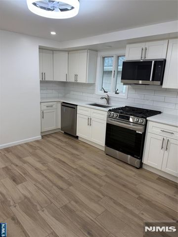 322 Roosevelt Avenue, Lyndhurst, NJ 07071