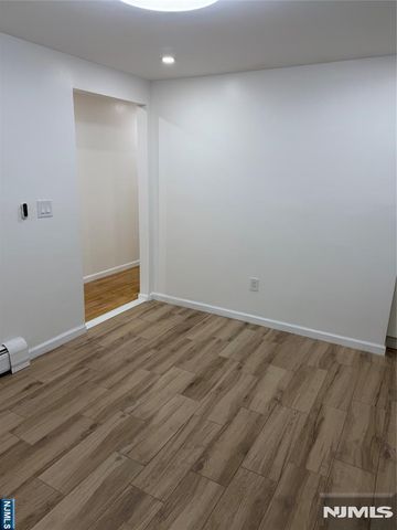 322 Roosevelt Avenue, Lyndhurst, NJ 07071