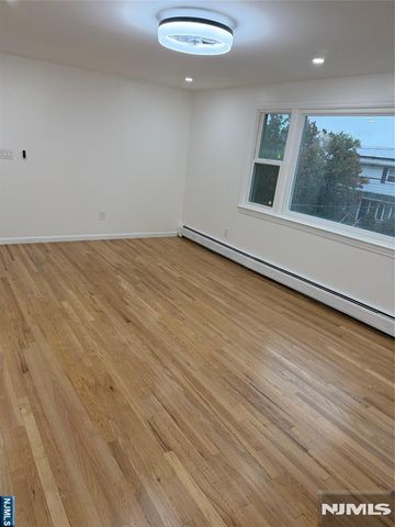 322 Roosevelt Avenue, Lyndhurst, NJ 07071