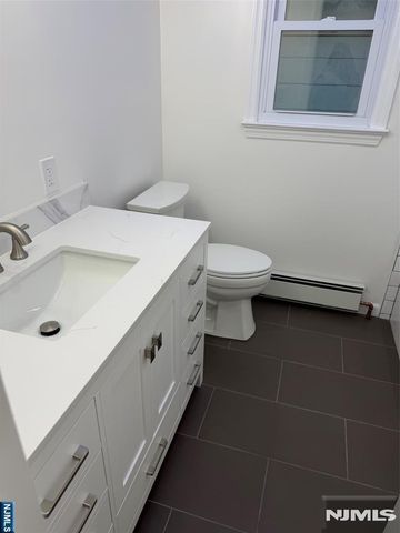 322 Roosevelt Avenue, Lyndhurst, NJ 07071