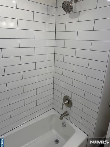 322 Roosevelt Avenue, Lyndhurst, NJ 07071