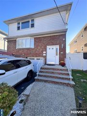 322 Roosevelt Avenue, Lyndhurst, NJ 07071