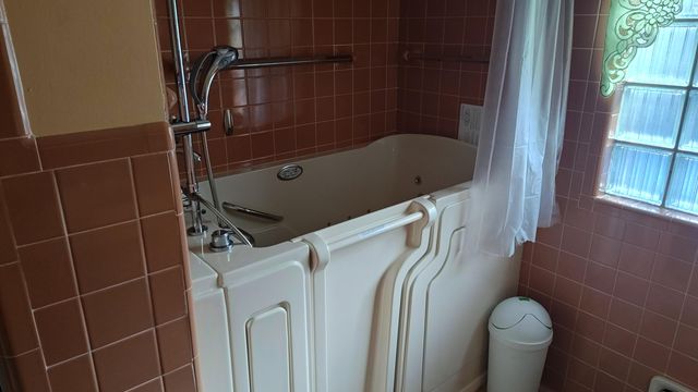 422 3 Mile Road Ne, Grand Rapids Twp, MI 49505