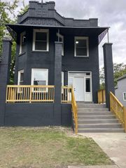 230 S 11th Avenue, Maywood, IL 60153