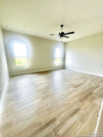 173 Pine Valley Dr, La Vernia, TX 78121