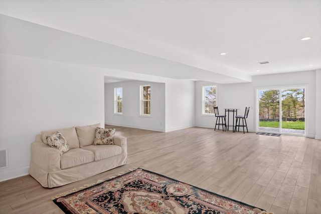 31 Kestrel Heights, Plymouth, MA 02360