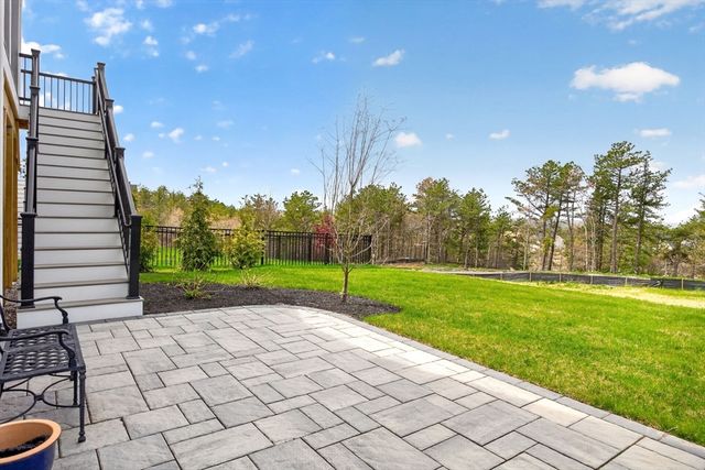 31 Kestrel Heights, Plymouth, MA 02360