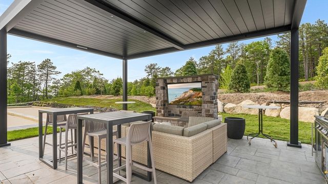 31 Kestrel Heights, Plymouth, MA 02360