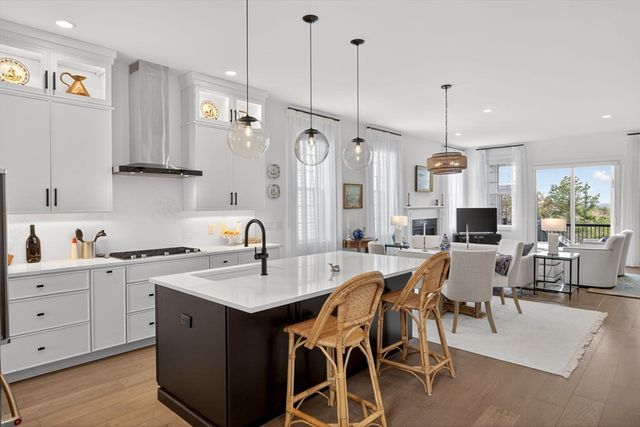 31 Kestrel Heights, Plymouth, MA 02360