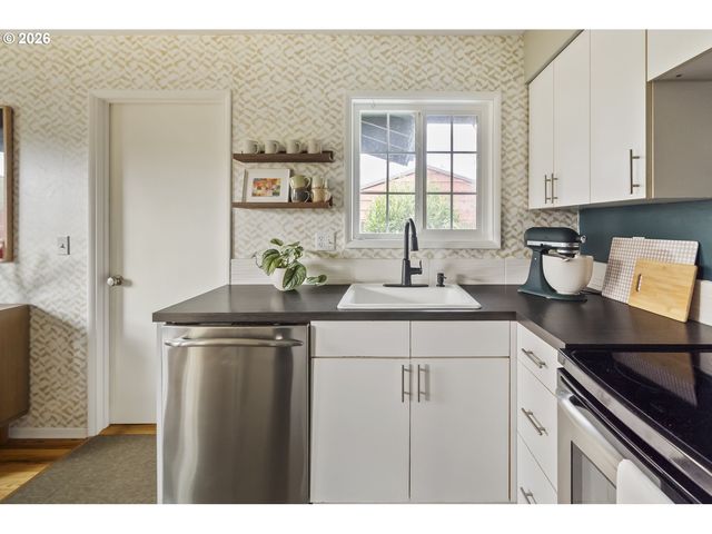 2330 Ne 121ST Ave, Portland, OR 97220