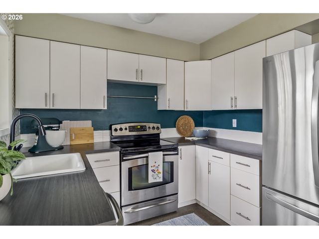 2330 Ne 121ST Ave, Portland, OR 97220