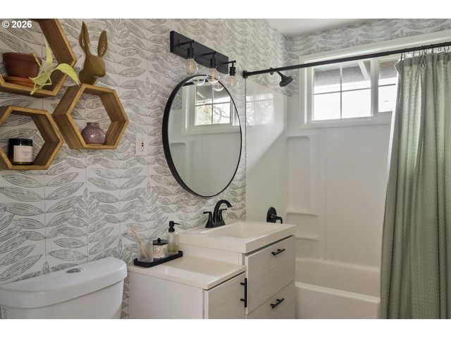 2330 Ne 121ST Ave, Portland, OR 97220