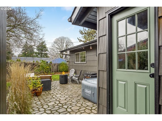 2330 Ne 121ST Ave, Portland, OR 97220