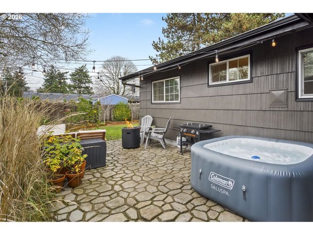 2330 Ne 121ST Ave, Portland, OR 97220