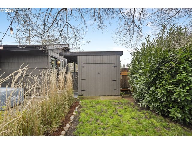 2330 Ne 121ST Ave, Portland, OR 97220