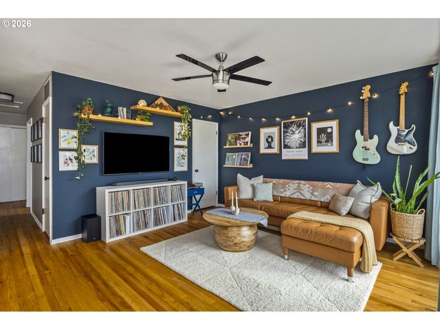 2330 Ne 121ST Ave, Portland, OR 97220