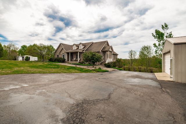 1103 Johnny Spears Rd, Westmoreland, TN 37186