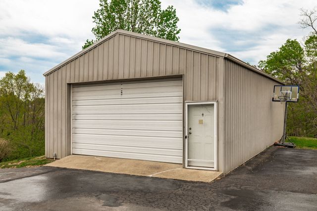 1103 Johnny Spears Rd, Westmoreland, TN 37186