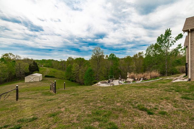 1103 Johnny Spears Rd, Westmoreland, TN 37186