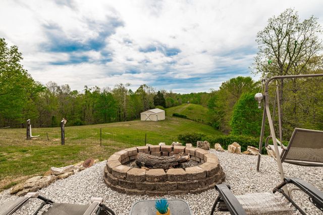1103 Johnny Spears Rd, Westmoreland, TN 37186