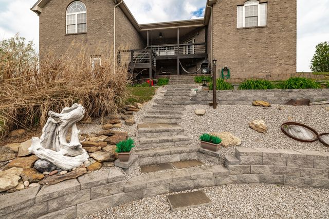 1103 Johnny Spears Rd, Westmoreland, TN 37186