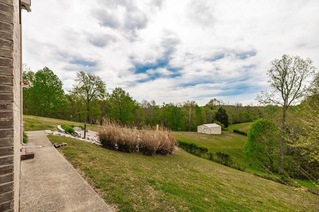 1103 Johnny Spears Rd, Westmoreland, TN 37186